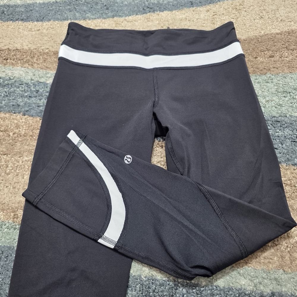 Lululemon Black Leggings Women’s Size 4 Reflective Detail Zip Pocket Activewear